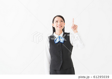 制服を着た女性（白背景） 61295039