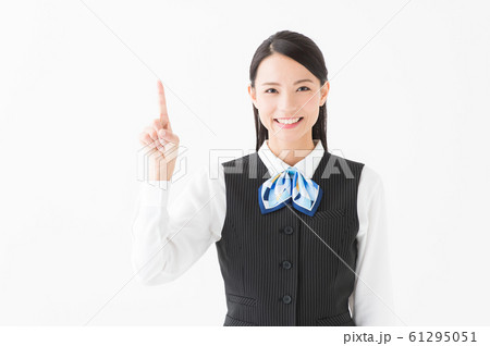 制服を着た女性(白背景) 制服を着た女性(白背景) 61295051