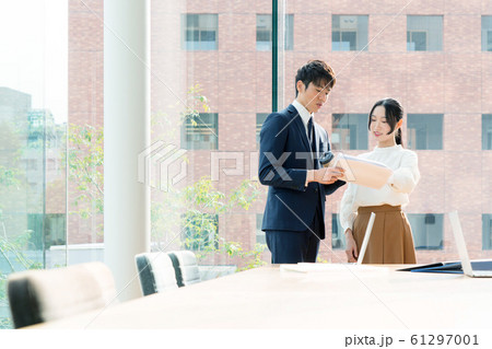 ビジネスシーン オフィス 撮影協力「近畿大学」 ビジネスシーン オフィス 撮影協力「近畿大学」 61297001