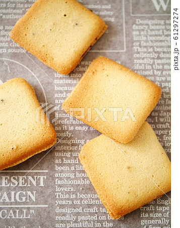 ラングドシャのチョコサンド　（ハイアングル） 61297274