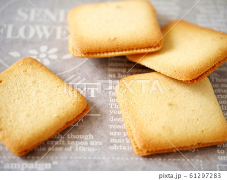 ラングドシャのチョコクリームサンド　 61297283