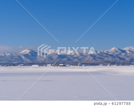 樺戸山地と雪原の札沼線 61297788