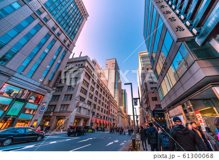 日本の東京都市景観　令和のお正月・日本橋三越などを望む 61300068
