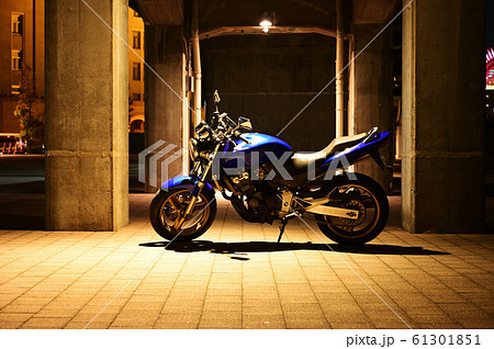 夜景のバイク 61301851
