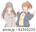 女の子　女子高生　二人会話　笑顔 61303220
