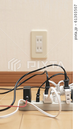 タコ足配線 61303507