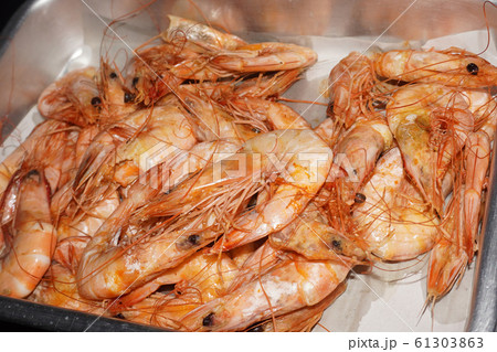 Grilled shrimp in a tray ready to eat. 61303863