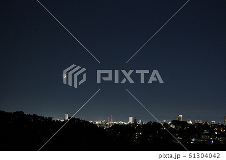 都会に沈む月 61304042