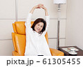 ライフスタイル　リラックス　シニア女性 61305455