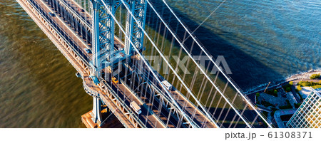 Manhattan Bridge over the East River in New York 61308371