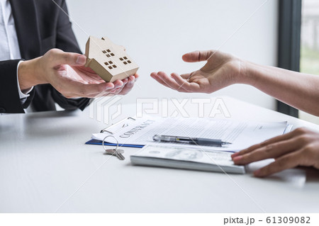 Estate agent sending house model to client after Estate agent sending house model to client after 61309082