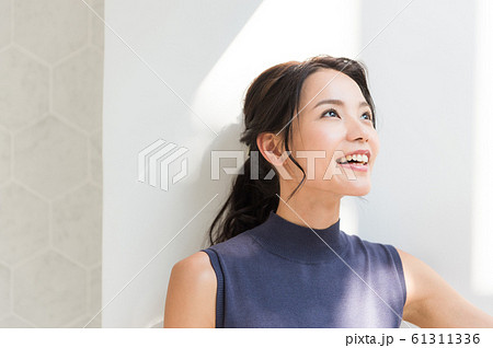 綺麗な女性 白背景 綺麗な女性 白背景 61311336