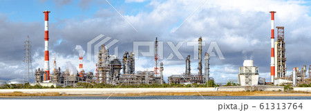 【パノラマ】四日市コンビナート　磯津海岸から望む塩浜エリアの工場風景 61313764