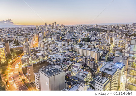 東京都文京区後楽園から見た東京の夕景 61314064