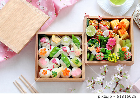 ミニおにぎりのお花見弁当 ミニおにぎりのお花見弁当 61316028