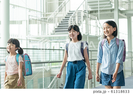 小学生 登校 学校 子供 学校生活イメージ 小学生 登校 学校 子供 学校生活イメージ 61318633