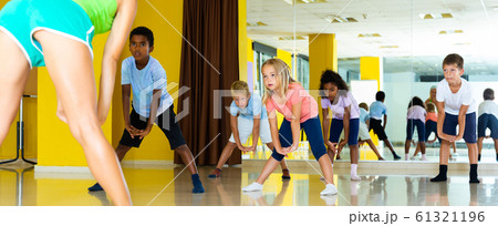 Children dancing choreography with female coach Children dancing choreography with female coach 61321196