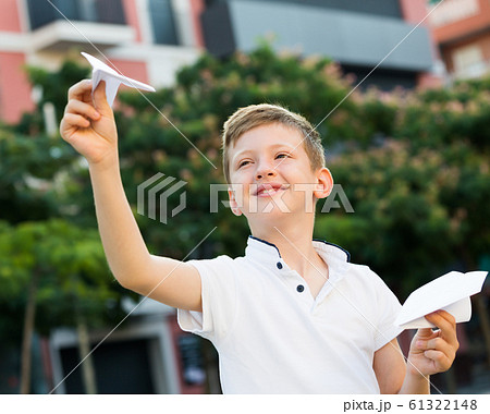 boy plaiing with toy airplane boy plaiing with toy airplane 61322148