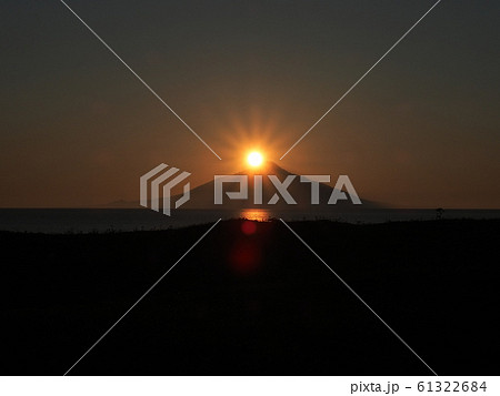 サロベツ原野駐車公園からのダイヤモンド利尻富士 61322684