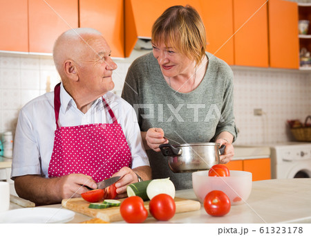 Elderly man and woman making dinner Elderly man and woman making dinner 61323178