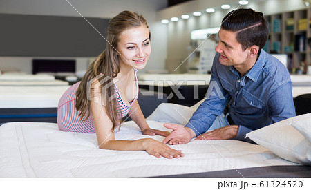 Young family choosing mattresses 61324520
