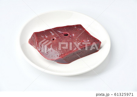 焼肉用 加熱用 の 国産牛のレバー 未加熱 生状態 です 生食用ではありません の写真素材