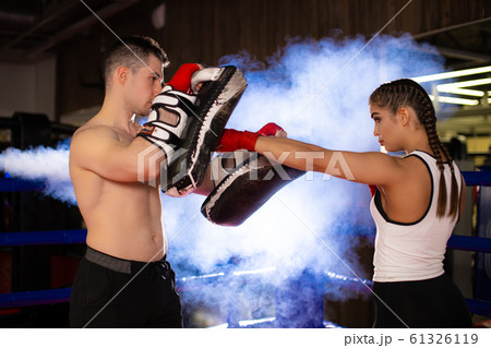 Boxing couple training together 61326119