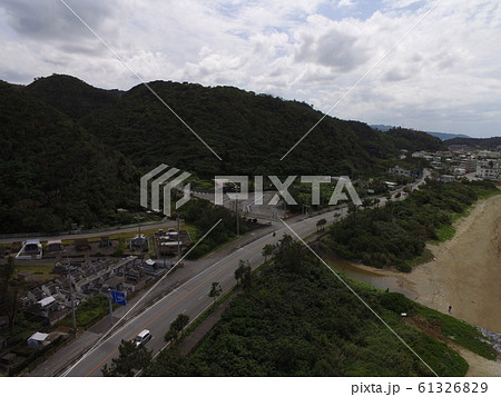 海岸の集落〜ドローンで空撮(国道58号線沿い/沖縄県国頭郡国頭村) 海岸の集落〜ドローンで空撮(国道58号線沿い/沖縄県国頭郡国頭村) 61326829