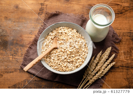 Dry oat flakes, oatmeal, rolled oats Dry oat flakes, oatmeal, rolled oats 61327779