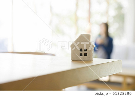 家　住まい　不動産　マイホーム　住替え　リフォームイメージ 61328296