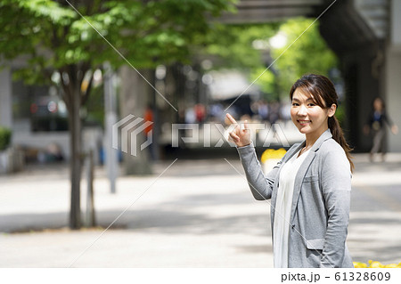 女性のビジネスイメージ 女性のビジネスイメージ 61328609