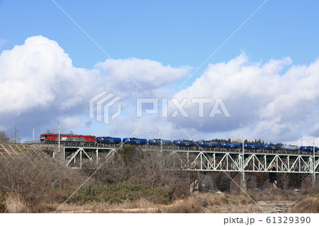 黒川橋梁を渡る貨物列車 61329390