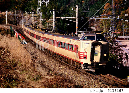 1996年 秋晴れの中央西線を行く381系L特急しなの6両の写真素材