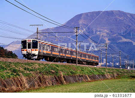 1996年　秋晴れの伊吹山バックを行く311系新快速ナイスホリデー号 61331677