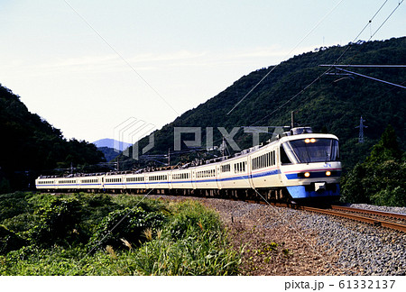 1996年 疋田ループ線を行く485系L特急スーパー雷鳥10両の写真素材