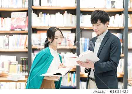 読書 人物 ポートレート 撮影協力「近畿大学」 読書 人物 ポートレート 撮影協力「近畿大学」 61332425