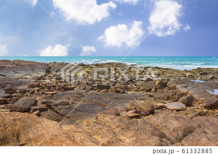 The rock beach 61332885