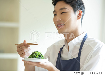 韓国人 若い男 若い男性 61333211