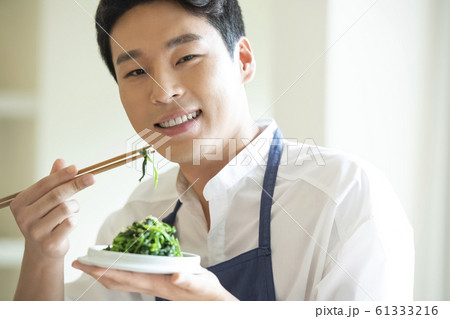 韓国人 若い男 若い男性 61333216