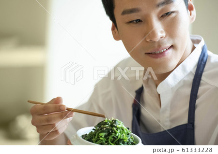 韓国人 若い男 若い男性 61333228