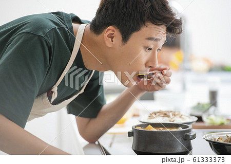 韓国人 若い男 若い男性 61333373