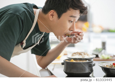 韓国人 若い男 若い男性 61333445