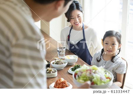 韓国人 家族 ファミリー 61333447