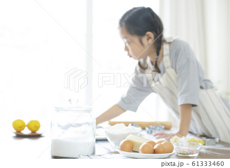 韓国人 少女 料理 61333460