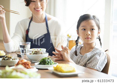 韓国人 少女 ママ 61333473