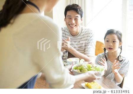 韓国人 家族 ファミリー 61333491