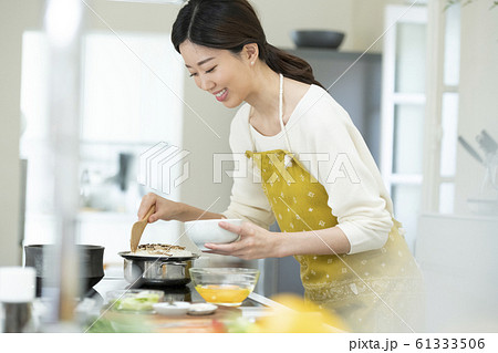 韓国人 ママ 母 61333506