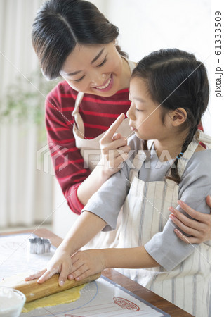 韓国人 ママ 母 61333509