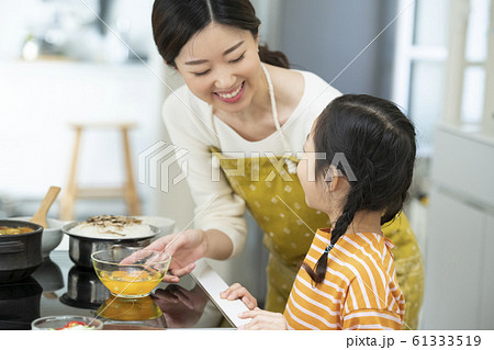 韓国人 ママ 母 61333519
