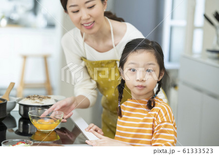 韓国人 ママ 母 61333523